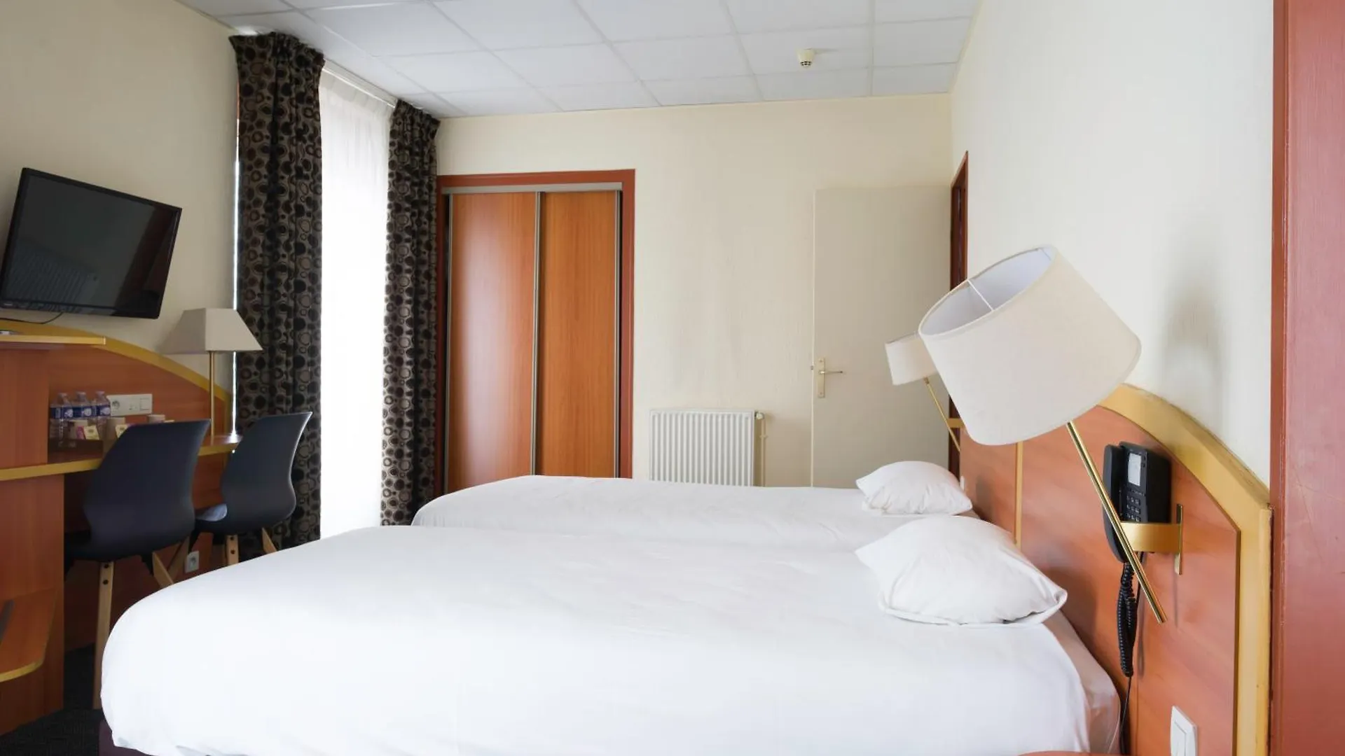 Kyriad Hotel Lamballe Francia