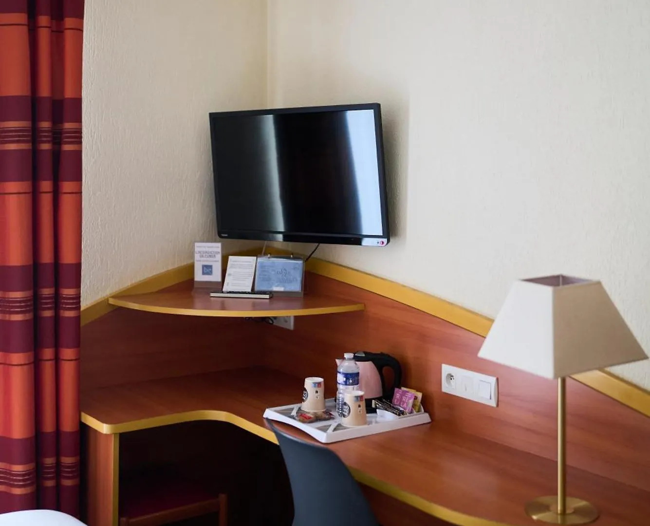 Kyriad Hotel Lamballe 3*,  France